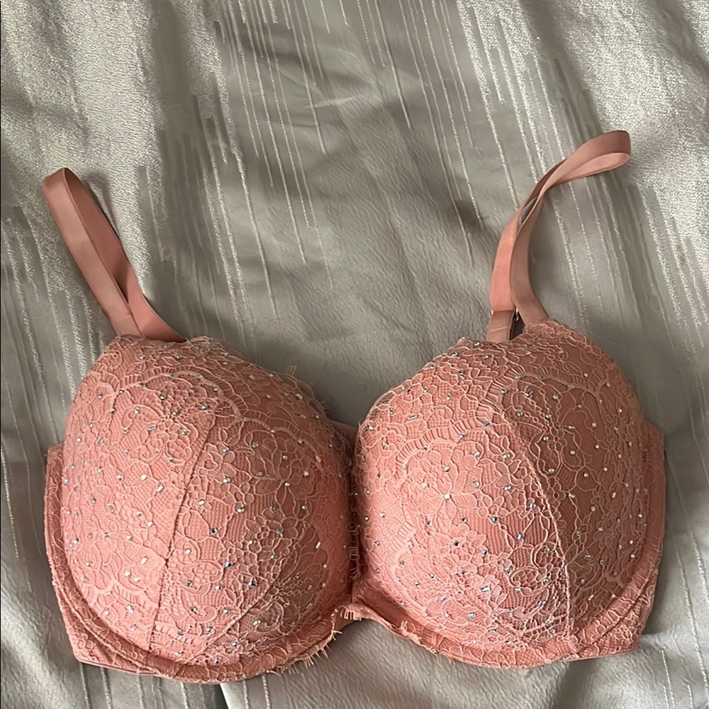 Lace Push-Up Bra in Pink